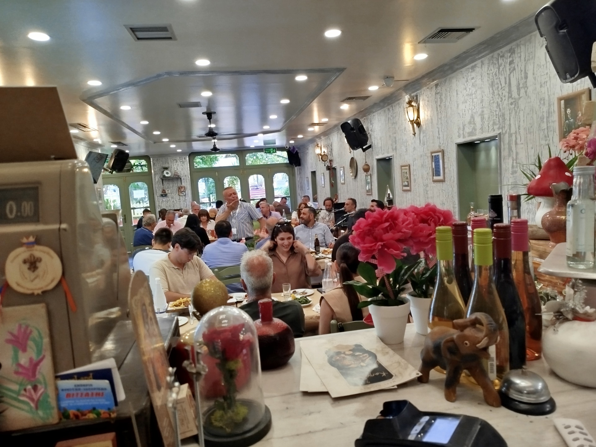 Μεζεδοπωλείο για παρέες και φαγητό στον Κορυδαλλό – Το Καπνιστό!!